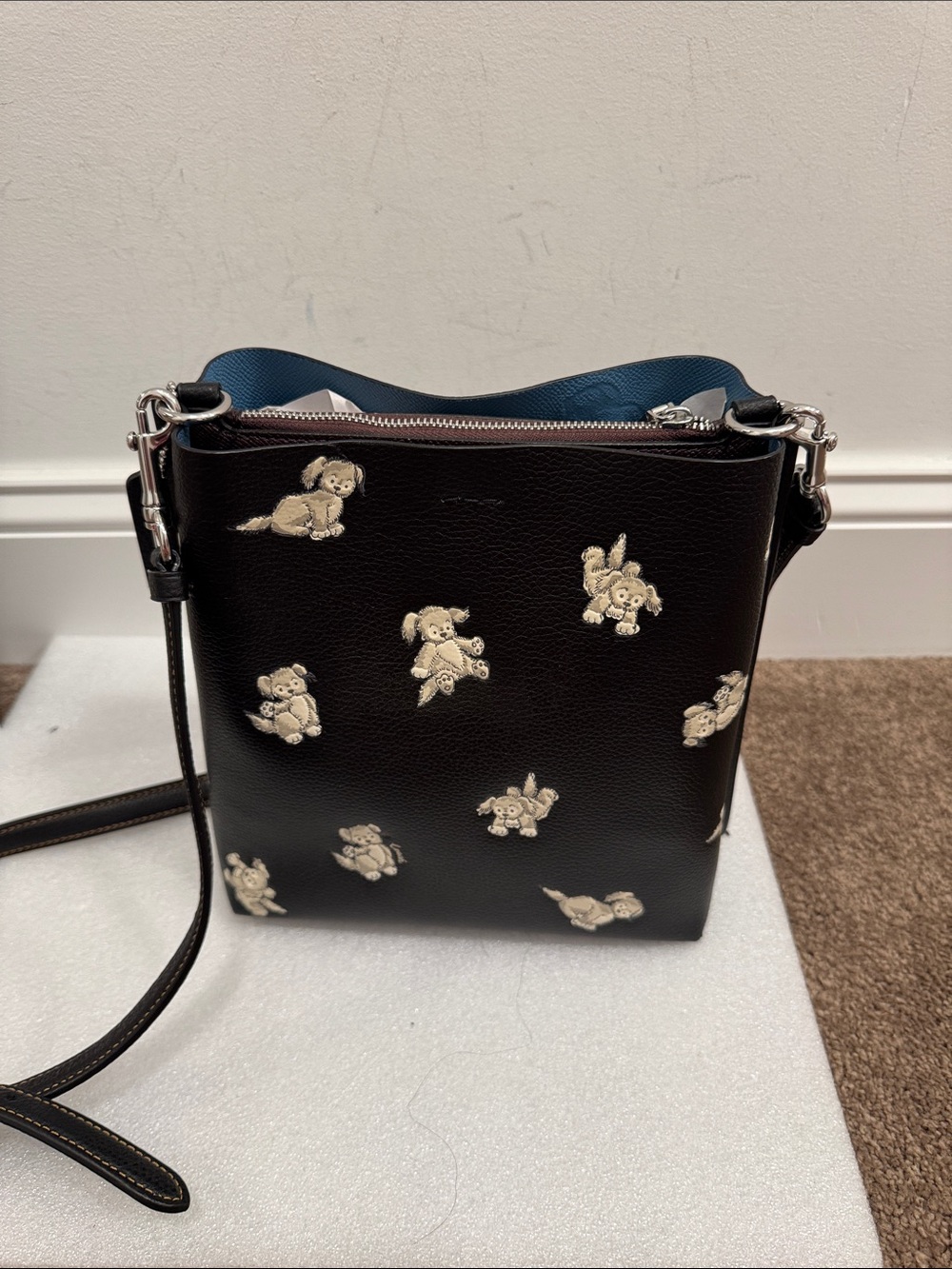 Coach Mollie Bucket 22 with Happy Dog Print crossbody bag purse with hangtag - Picture 3 of 11